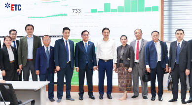 ĐOÀN CÔNG TÁC BỘ CÔNG CHÍNH VÀ VẬN TẢI LÀO THAM QUAN TRUNG TÂM GIÁM SÁT ĐIỀU HÀNH THU PHÍ ĐƯỜNG BỘ CAO TỐC